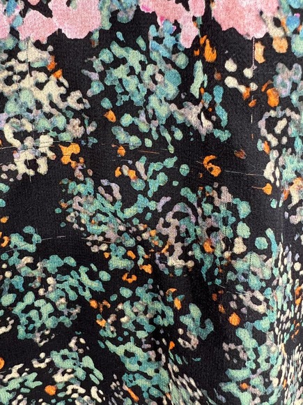 ELIZABETH and JAMES Silk Floral Cut-Out Back Blouse SZ S Black Multi Print - Picture 7 of 9